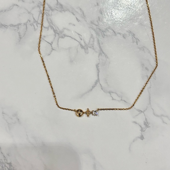 LOUIS VUITTON PETIT LOUIS NECLACE, GOLD - Picture 4 of 7